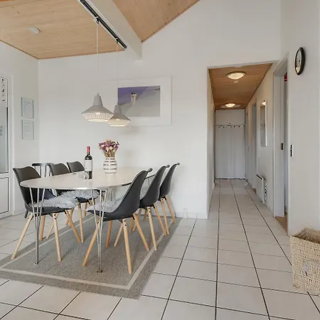 Ferienhaus Cozy House With Pool By The Sea - Sj940
